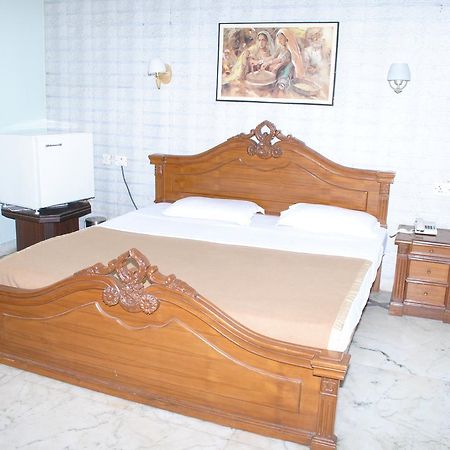 Modipur Hotel Rampur  Екстер'єр фото