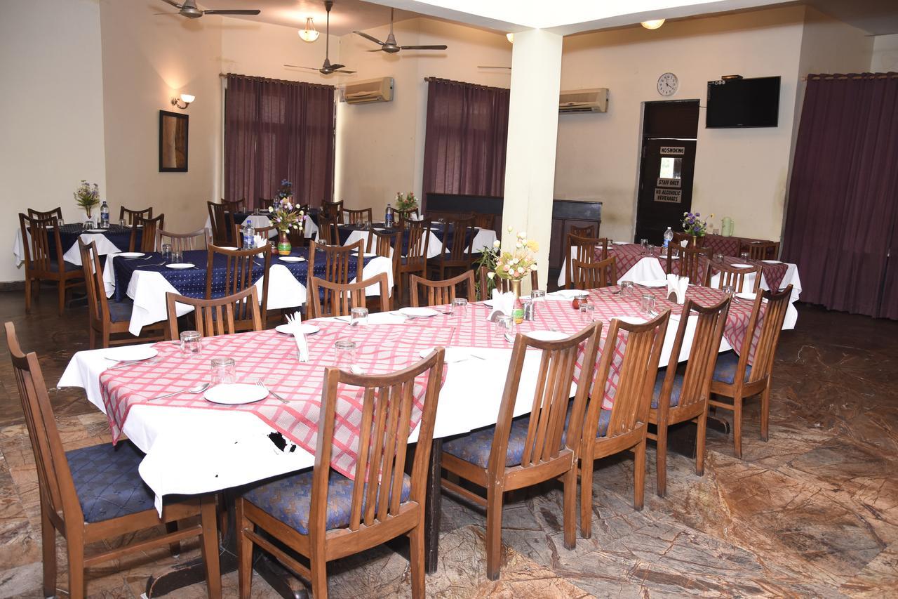 Modipur Hotel Rampur  Екстер'єр фото