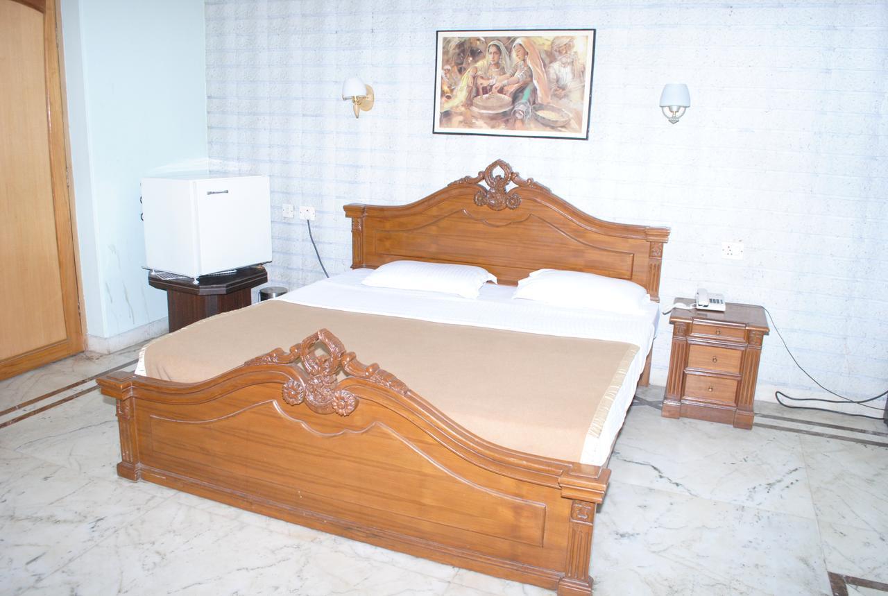Modipur Hotel Rampur  Екстер'єр фото