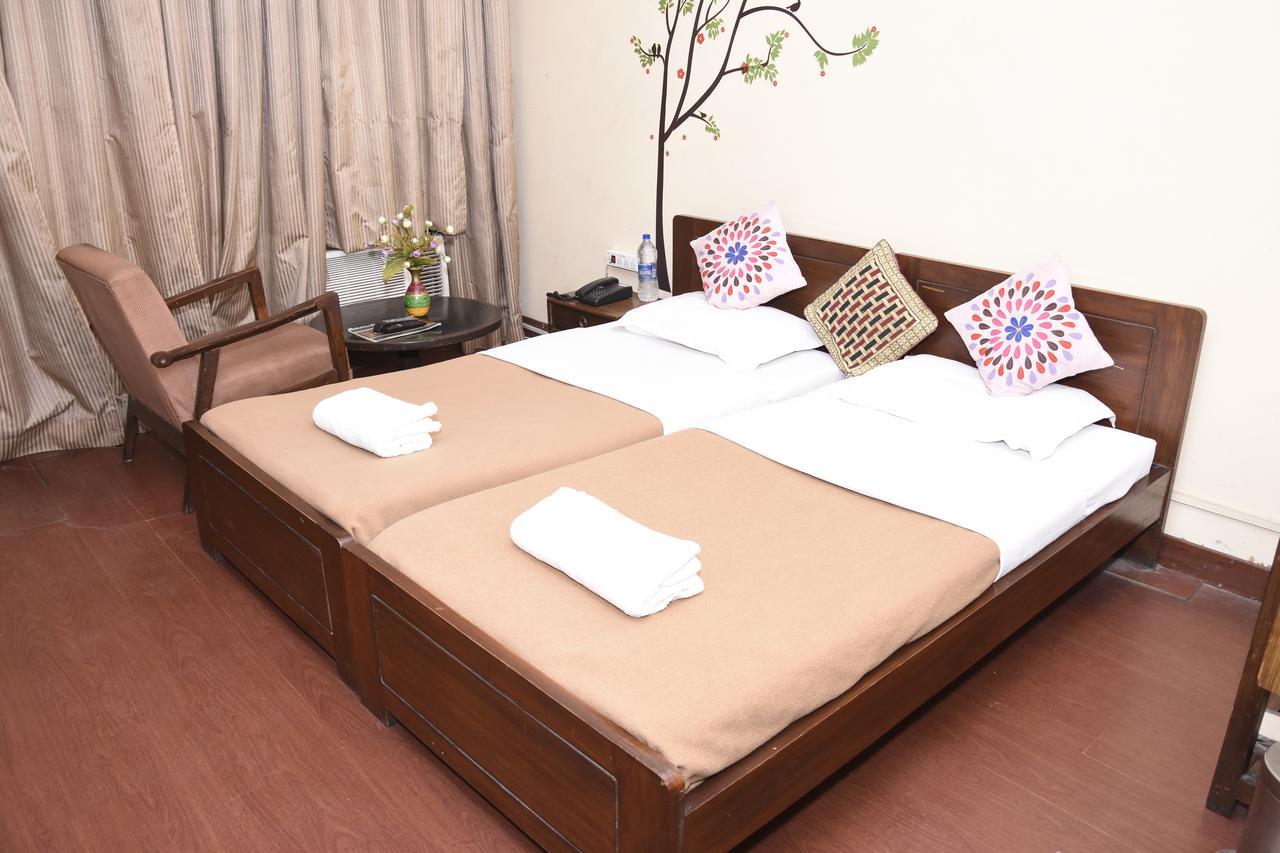 Modipur Hotel Rampur  Екстер'єр фото